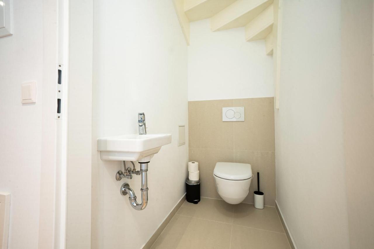 וינה Orestaliving - Penthouse With Designer Renovation מראה חיצוני תמונה