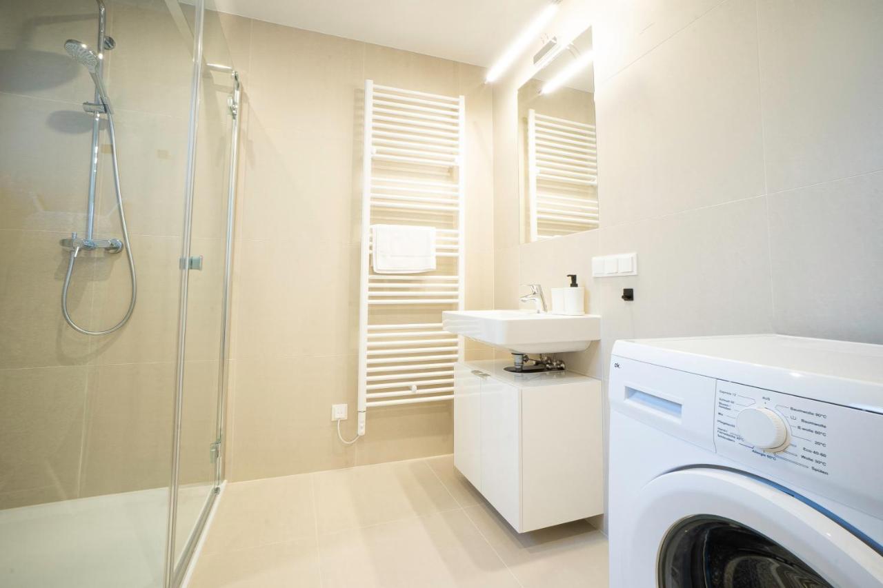 וינה Orestaliving - Penthouse With Designer Renovation מראה חיצוני תמונה